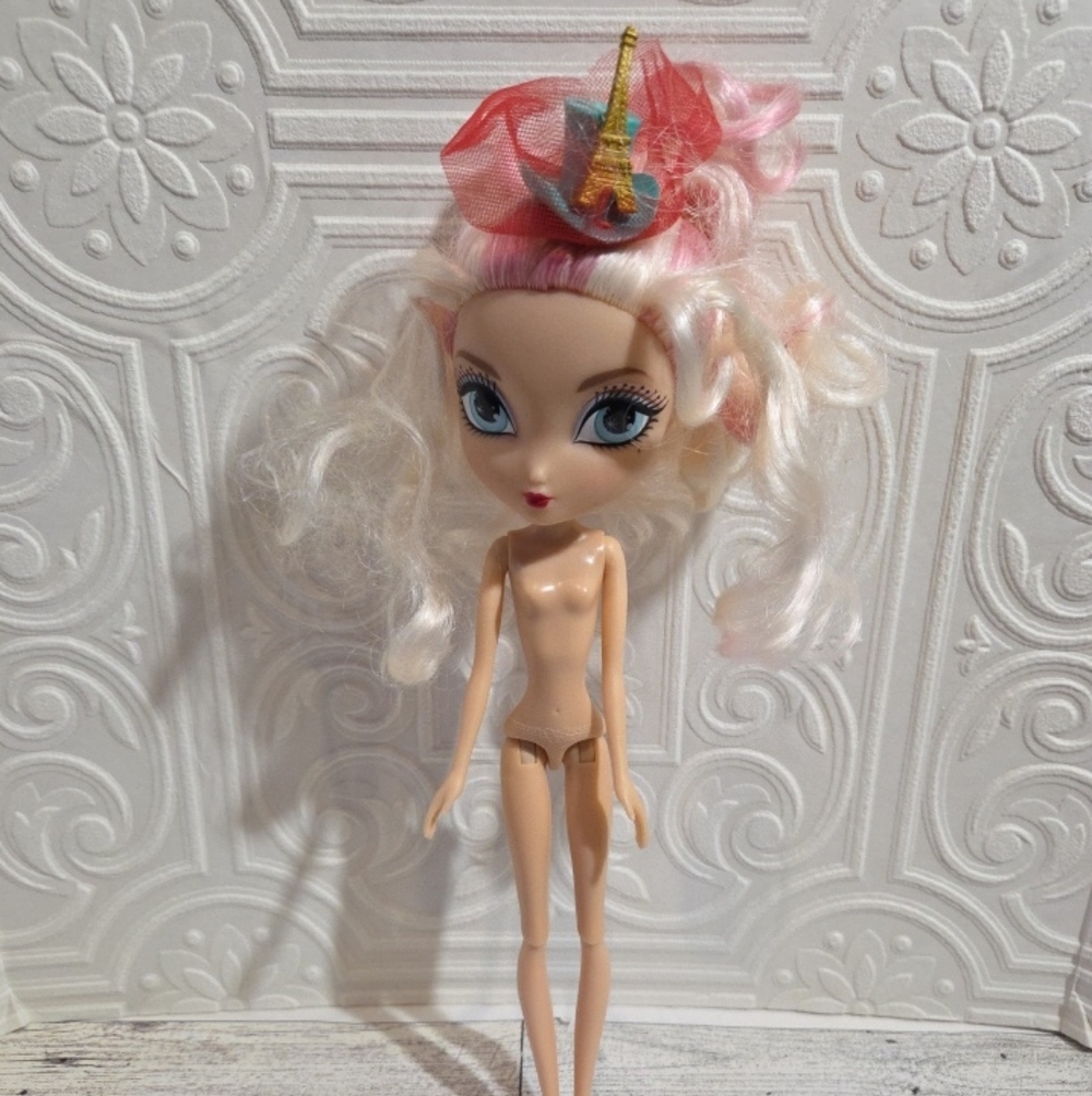Spin Masters La Dee Da Cyanne Fashion Doll Viva La France Runway Vacay 2010